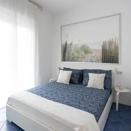 Casa In Centro Tre Locali Con Terrazzo 밀라노마리티마