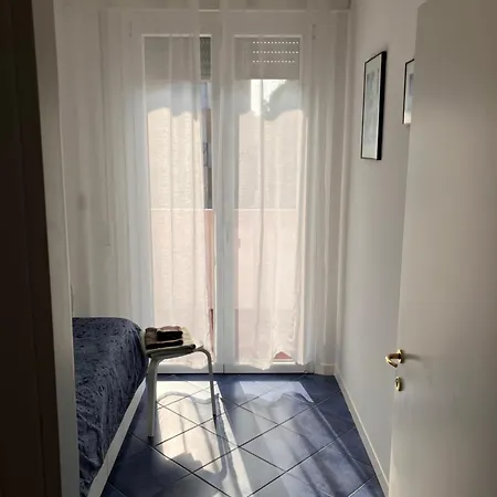 Casa In Centro Tre Locali Con Terrazzo * מילאנו מריטימה