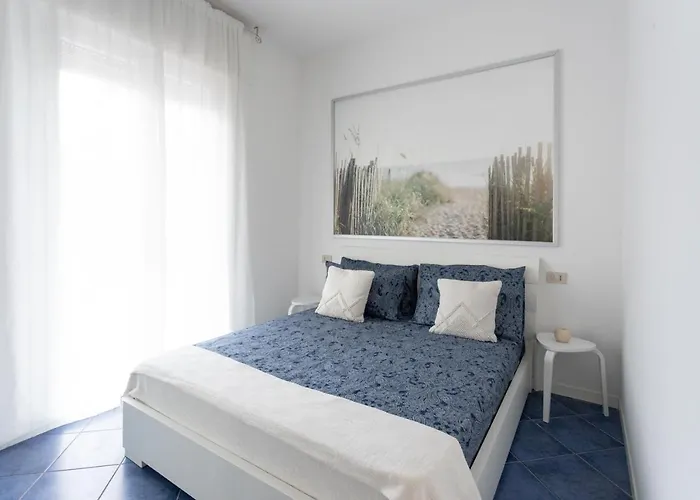 Casa In Centro Tre Locali Con Terrazzo 밀라노마리티마